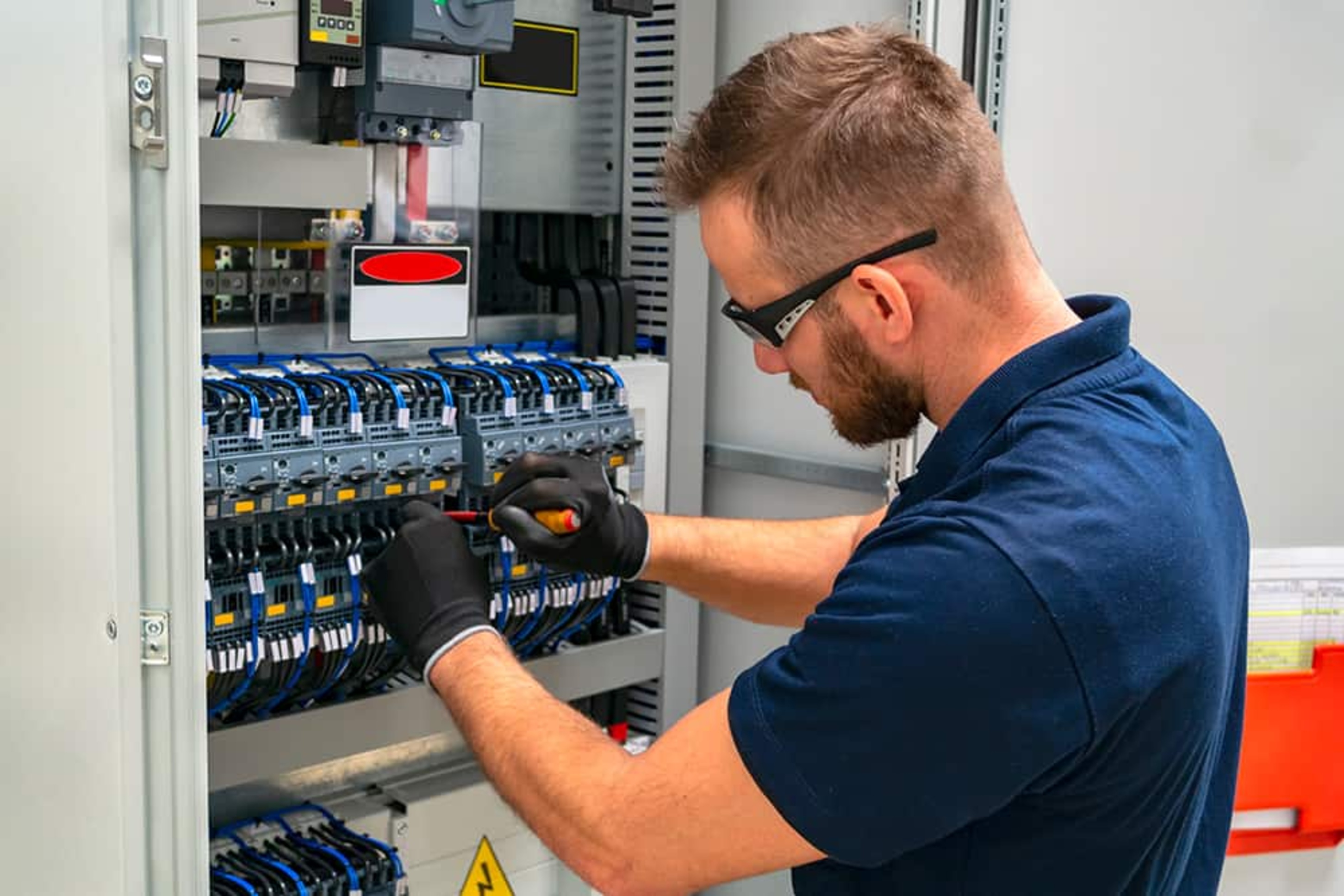 Elektroniker für Energie- und Gebäudetechnik (m/w/d) bei RP Light Systems GbR in Erfurt