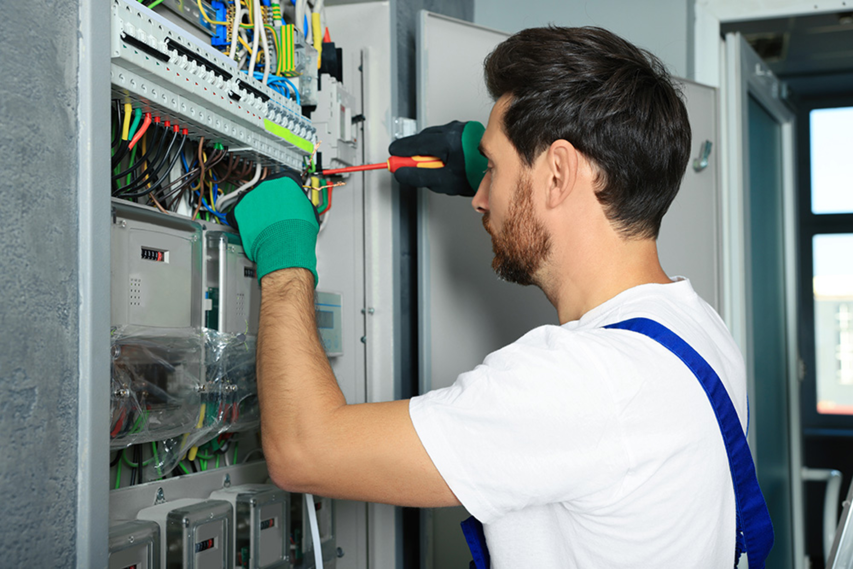 Nieder&shy;spannungs&shy;anlagen bei RP Light Systems GbR in Erfurt